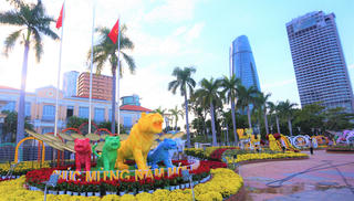  Kỳ thú linh vật hổ tại đường hoa Tết Đà Nẵng