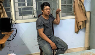 Mâu thuẫn trong lúc ăn nhậu, cầm kéo đâm chết bạn 