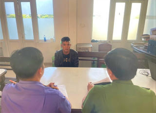 Truy bắt tên cướp uy hiếp, trói nhốt 2 nữ sinh viên trong nhà vệ sinh phòng trọ