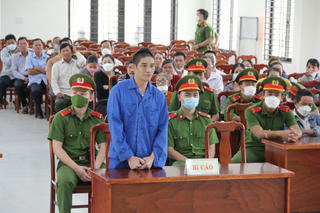 Vào tù vì giải quyết mâu thuẫn với hàng xóm trong lúc say 