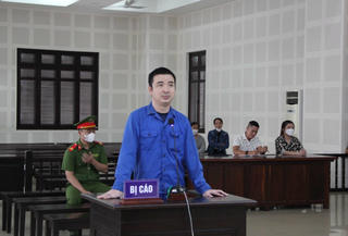 Lái ô tô tông vợ cũ vì ghen tuông, người đàn ông lĩnh án 21 năm tù