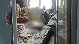 Chồng tử vong với nhiều vết bỏng, nằm cạnh người vợ trùm chăn