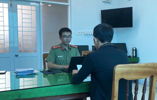 Bịa đặt chuyện đinh "mọc" ra từ tay, 2 thanh niên bị xử phạt 10 triệu đồng 