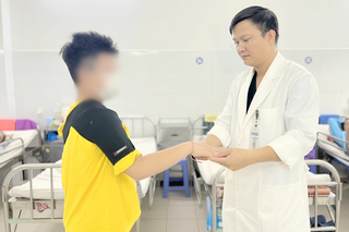 Cứu sống bé trai 10 tuổi bị đột quỵ não hiếm gặp