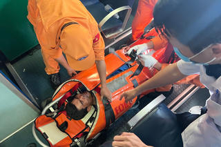 Cứu 1 ngư dân suy hô hấp nguy kịch trên biển