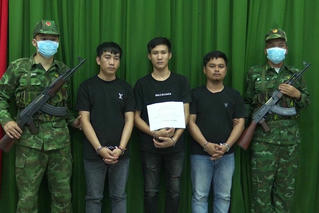 Bắt 8 đối tượng vận chuyển 198 kg ma túy từ Lào vào Việt Nam