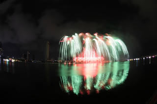 Đêm thi thứ 2 DIFF 2025: Việt Nam - Ba Lan khiêu vũ cùng pháo hoa 