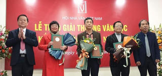 Trao Giải thưởng Văn học năm 2021