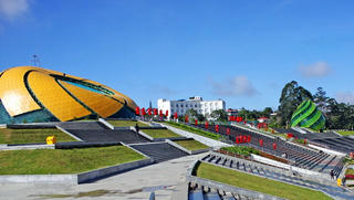 Trình diễn kịch nói tại quảng trường Lâm Viên, Đà Lạt