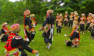 Đi tìm nguyên nhân nhiều người “ngại” mặc trang phục dân tộc