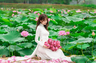 Gìn giữ, phát huy các giá trị văn hóa truyền thống từ sen Tây Hồ