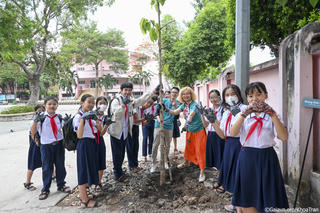 Trồng thêm cây cho đời thêm xanh