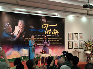 “Tâm họa tri ân” – tấm lòng của nữ họa sĩ với Mẹ Việt Nam anh hùng