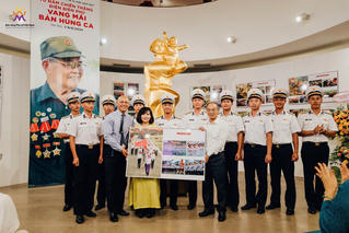 Triển lãm và ra mắt sách ảnh “70 năm Chiến thắng Điện Biên Phủ - vang mãi bản hùng ca”
