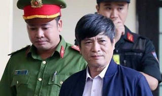 Hai 'cựu tướng' công an đều vắng mặt tại tòa