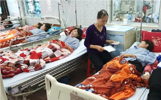 Nam Định: 20 công nhân nhập viện nghi do ngộ độc khí