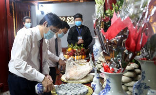 Tâm hương hướng về các Vua Hùng ngày Giỗ Tổ