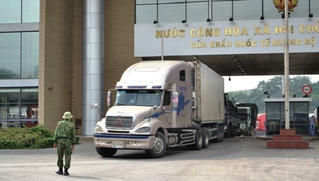 Vừa chống dịch, vừa bảo đảm thông quan hàng hóa tại cửa khẩu