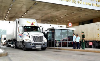 Lào Cai: Xuất nhập khẩu hàng hóa theo nguyên tắc “cố định người không cố định xe”  ​