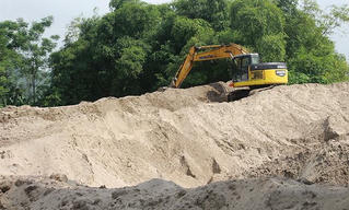Đình chỉ 14 bến bãi tập kết cát sỏi nằm ngoài quy hoạch