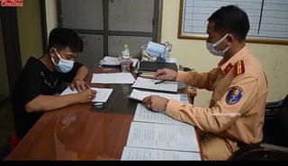 Xử lý 5 "quái xế nhí" lạng lách đánh võng