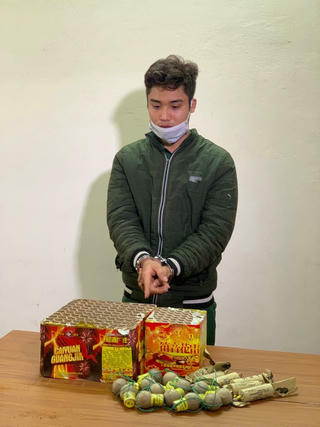 Tuyên Quang: Bắt quả tang thanh niên buôn bán pháo qua mạng