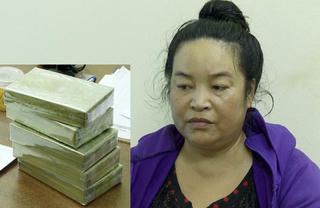 Bắt quả tang thiếu phụ "ôm" 5 bánh heroin lên xe taxi