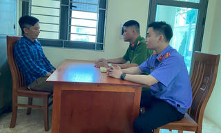 Khởi tố "ông chú" ép cán bộ sở TN&MT quỳ giữa sân