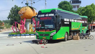 Tạm giữ lái xe khách cắt ngang vòng xuyến gây tai nạn khiến 1 người tử vong