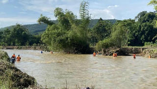 Nam sinh bị lũ cuốn trôi khi đi qua cầu tràn 