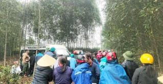  Tai nạn thương tâm, em trai bị xe cán tử vong trong lúc đưa tang anh trai