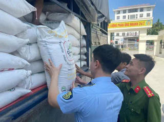 Nghệ An: Thu giữ hàng tấn đường cát nhập lậu