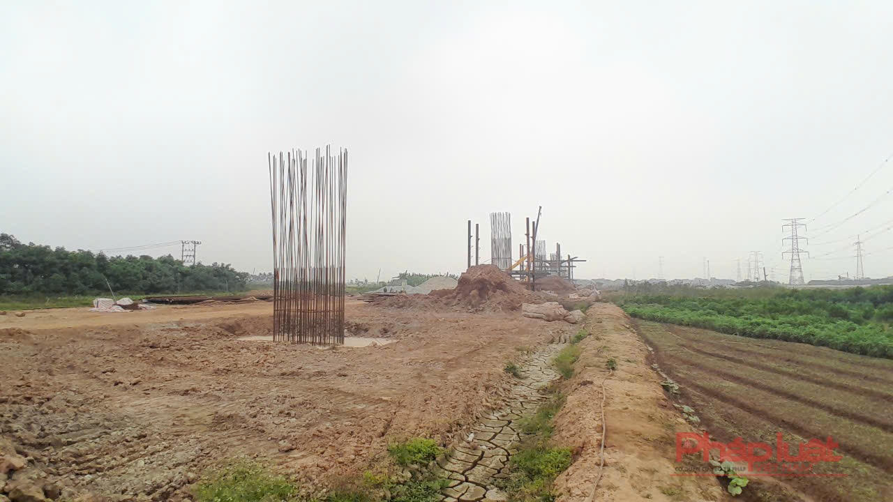 Cầu Mễ Sở không chỉ là cây cầu mới bắc qua sông Hồng mà còn là hạng mục chiến lược, thuộc nhóm 3 cây cầu lớn trên tuyến Vành đai 4 gồm: Mễ Sở, Hồng Hà và Hoài Thượng.