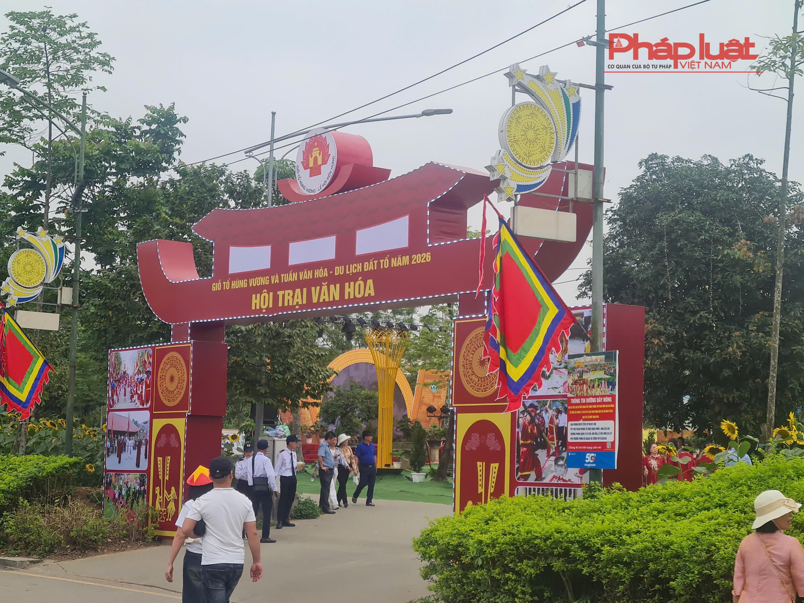 Nhiều chương trình văn hoá, văn nghệ và các hoạt động nghệ thuật đặc sắc diễn ra trong khuôn khổ Lễ hội.