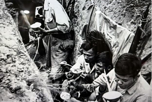Bộ đội ta ăn no đánh thắng quân thù