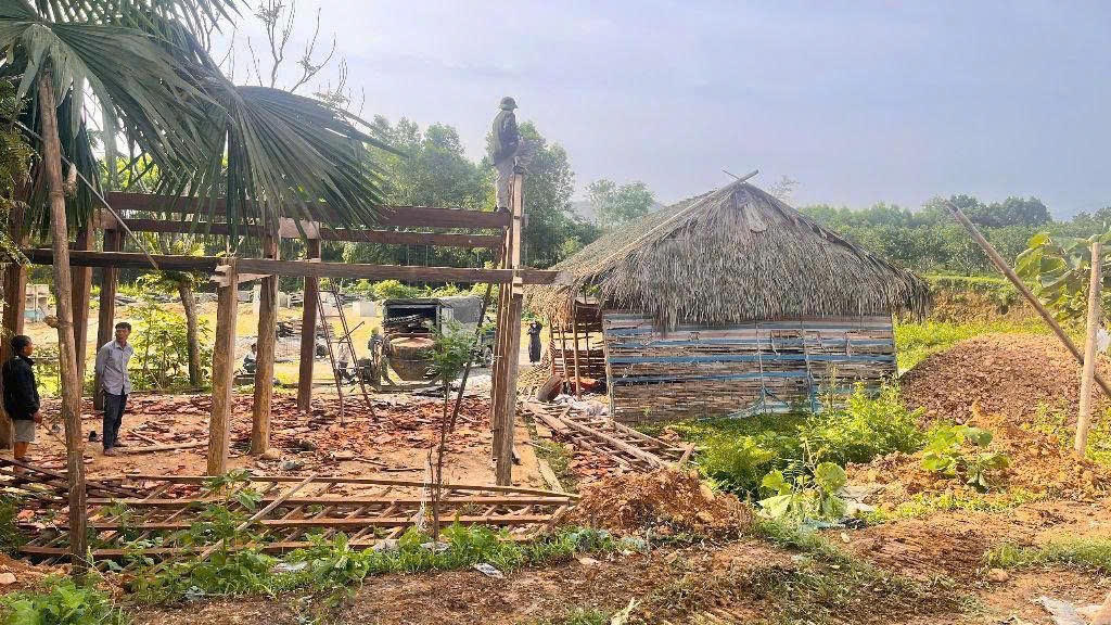 Hiện trường vụ tự nguyện giao đất thi hành án trước "giờ G" tại xã Hương Giang, huyện Hương Khê, Hà Tĩnh.