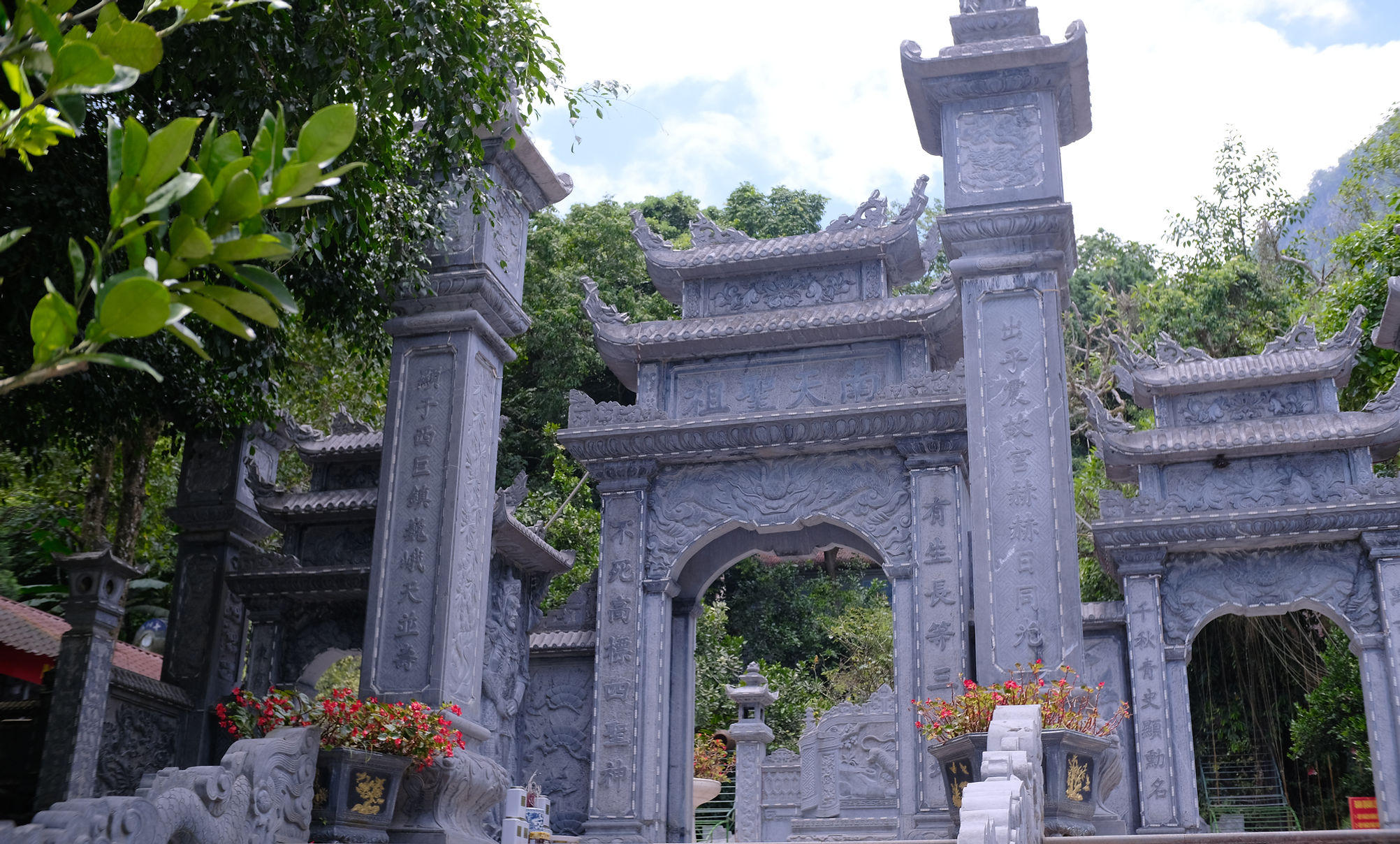 Tứ cung Xứ Đoài: Dấu ấn Tín ngưỡng thờ Tản Viên Sơn Thánh. Chương 2: Theo dấu chân Đức Thánh Tản qua 4 miền ký ức