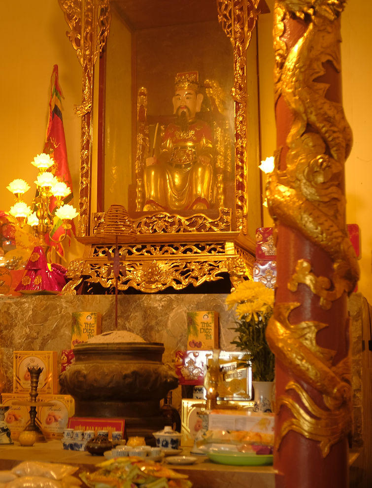Hưng Đạo Đại Vương: Vị anh hùng dân tộc ba lần lãnh đạo quân dân Đại Việt đánh bại quân Nguyên – Mông, đồng thời là một trong những vị thánh được nhân dân tôn kính trong đời sống tín ngưỡng Việt Nam.