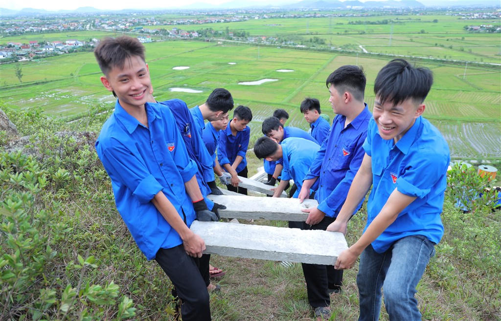 Đoàn viên, thanh niên chung tay xây dựng công trình ý