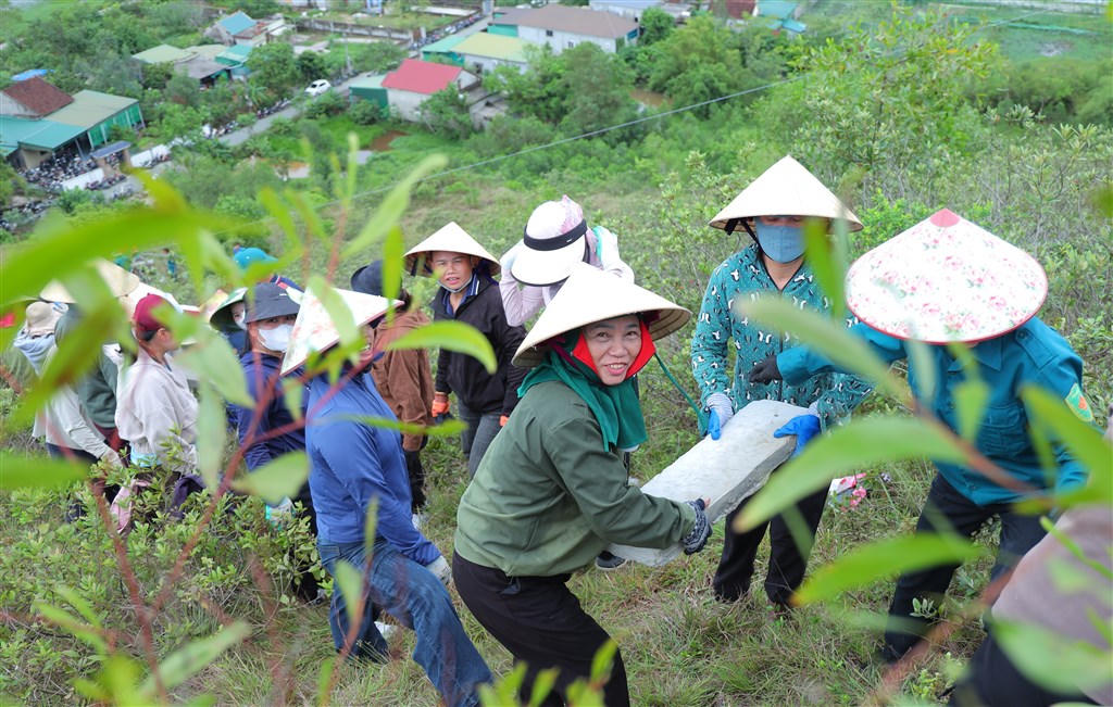 Hơn 1000 người tiếp bước tri ân.