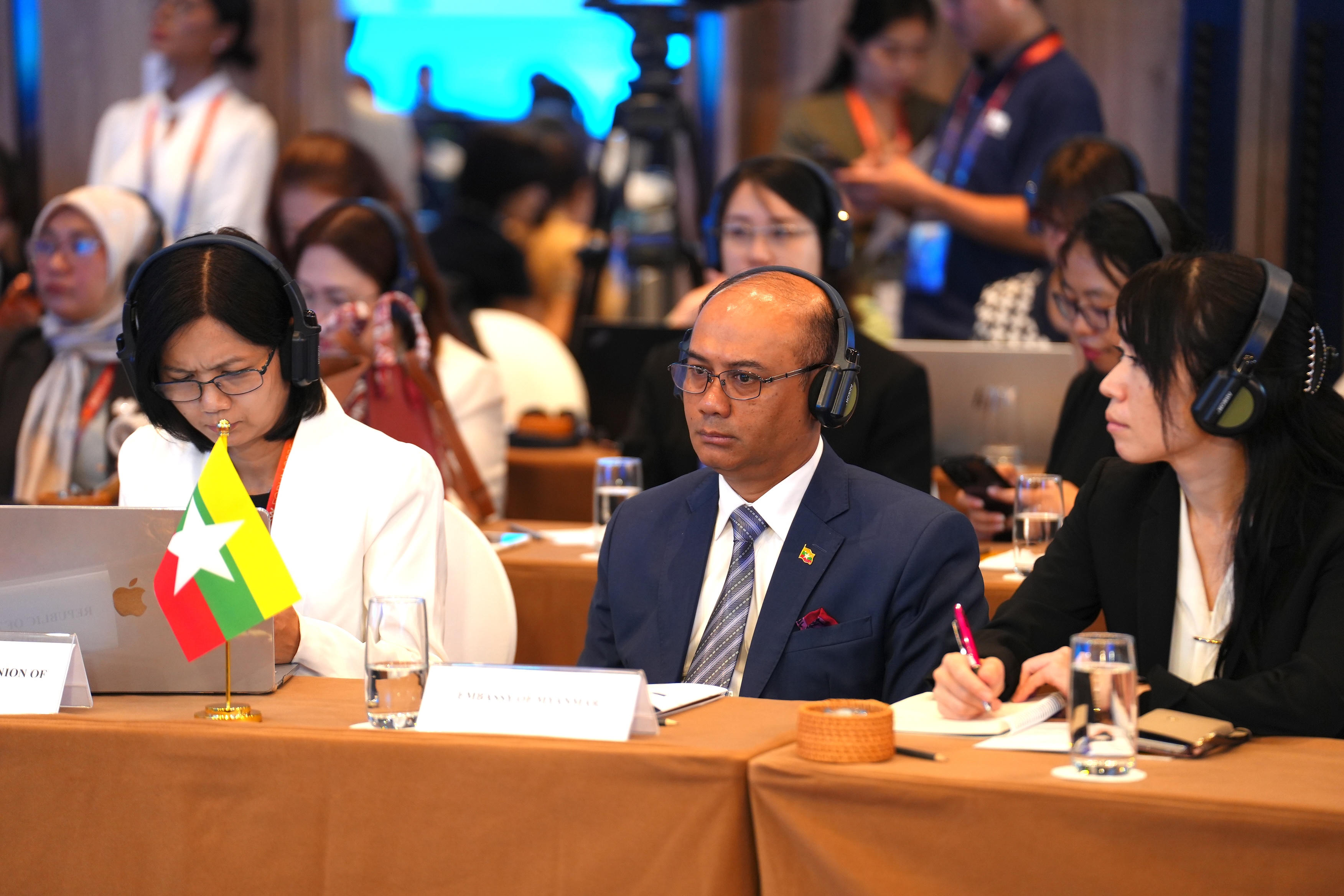 Kết nối t&igrave;nh hữu nghị tại Diễn đ&agrave;n Ph&aacute;p luật ASEAN 2026