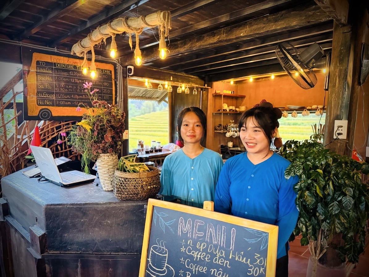 Trên địa bàn xã đã hình thành cụm homestay gắn với nhà sàn truyền thống của người Tày, trong đó có nhiều homestay đạt Giải thưởng Homestay ASEAN giai đoạn 2023 - 2025. Đây là sự ghi nhận đối với chất lượng dịch vụ lưu trú, đồng thời cho thấy vai trò và sự tham gia trực tiếp của cộng đồng dân cư trong hoạt động du lịch (Ảnh: Nguyễn Hải).
