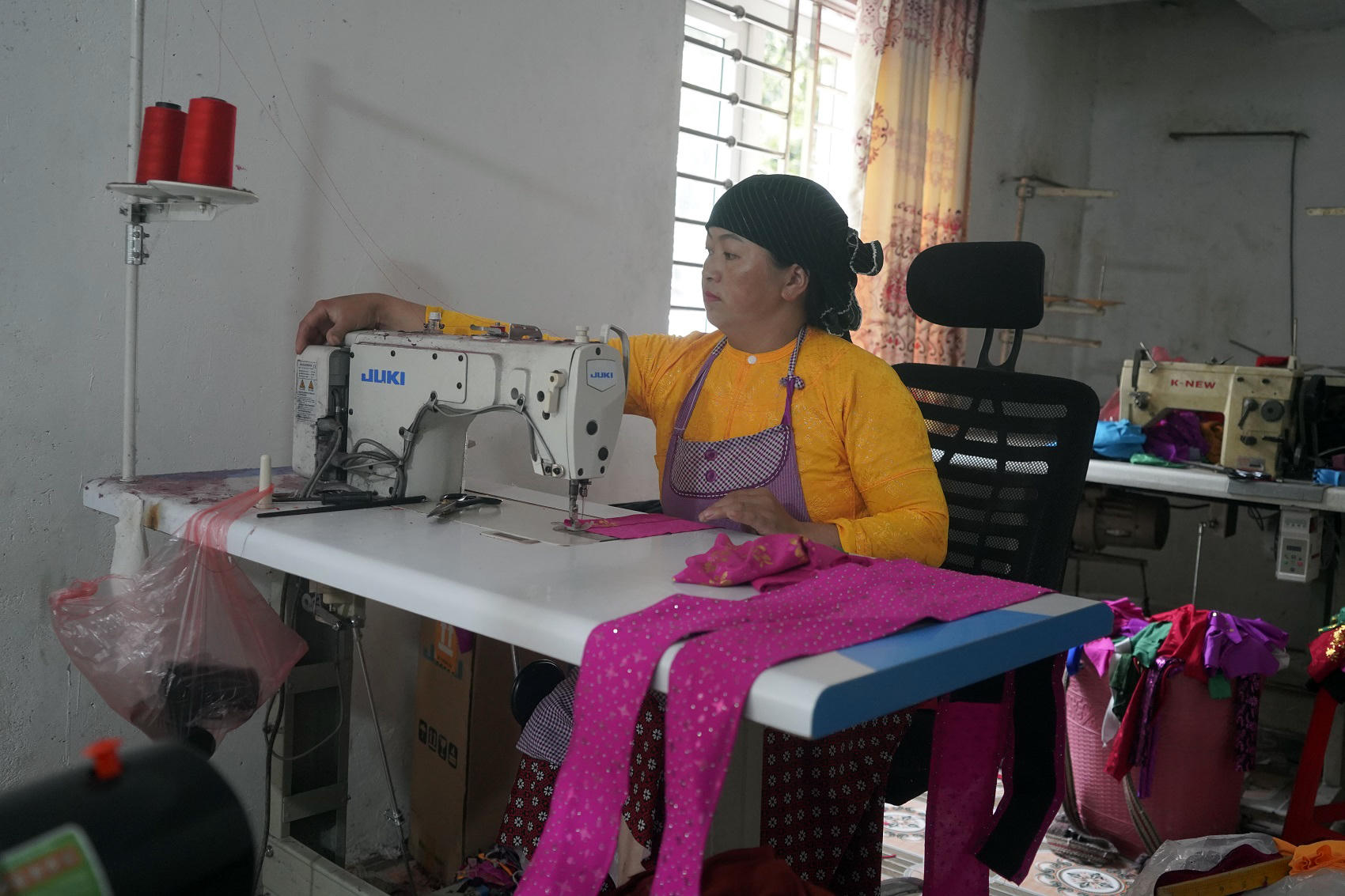 Việc lưu giữ, truyền dạy nghề truyền thống dệt, thêu thổ cẩm luôn được cấp ủy, chính quyền xã Phố Bảng chú trọng.
