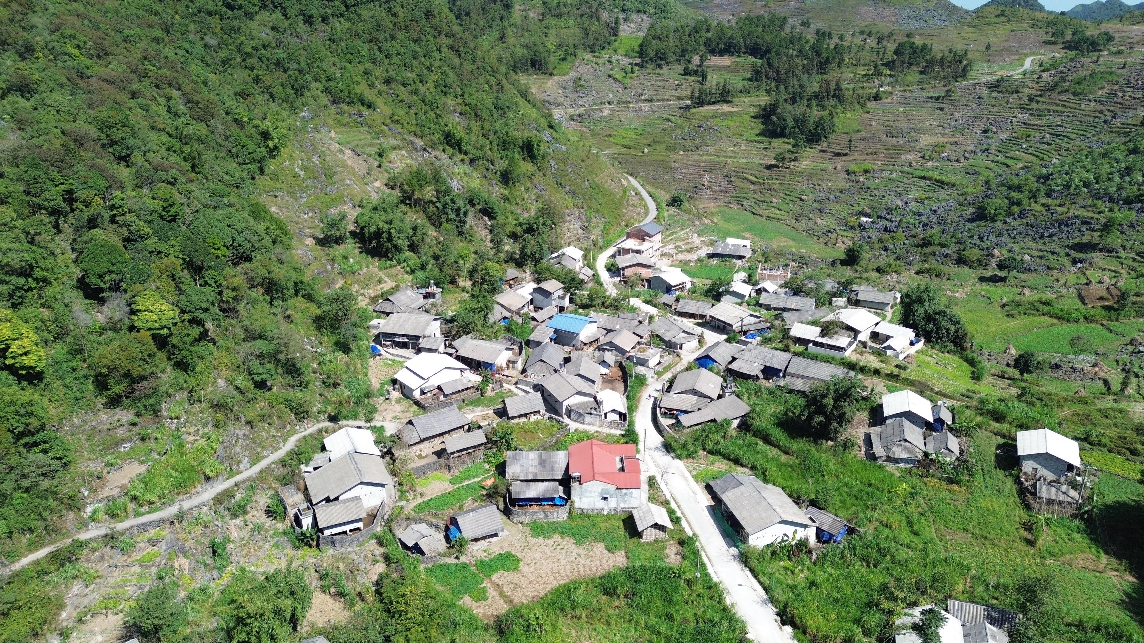 Diện mạo của làng quê vùng Cao nguyên đá đang đổi thay từng ngày nhờ thực hiện những chính sách đúng đắn.