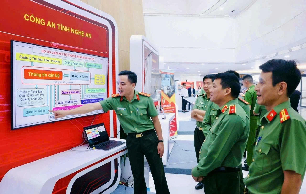 Công an Nghệ An đẩy mạnh chuyển đổi số.