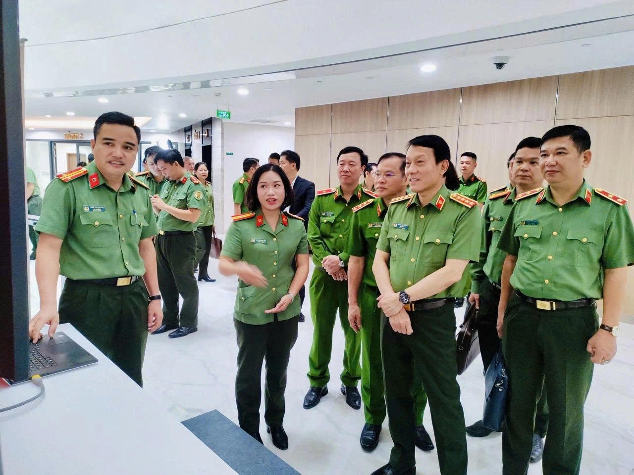 Công an tỉnh Nghệ An trưng bày, giới thiệu 2 sản phẩm phần mềm được công nhận sáng kiến CCHC cấp Bộ tại Hội nghị Chuyển đổi số lần thứ 4 trong lực lượng CAND.