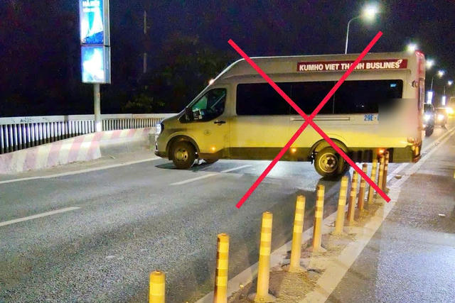 Tài xế ô tô khách liều lĩnh quay đầu xe ở đầu cầu Thăng Long Tài xế ô tô khách liều lĩnh quay đầu xe ở đầu cầu Thăng Long