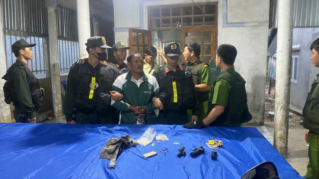 Bắt đối tượng hành hung vợ con, bắn công an bị thương