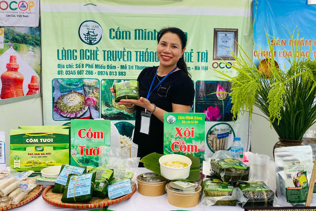 Cốm tươi: Thức quà 'lộc của trời' chinh phục thực khách gần xa
