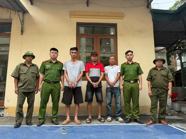 Bắt nhóm đối tượng tổ chức sử dụng và mua bán trái phép ma túy Bắt nhóm đối tượng tổ chức sử dụng và mua bán trái phép ma túy